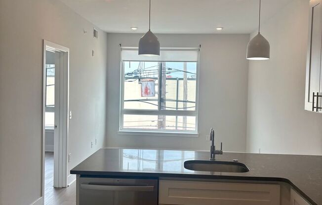 2 beds, 1 bath, 827 sqft, $1,595, Unit 303