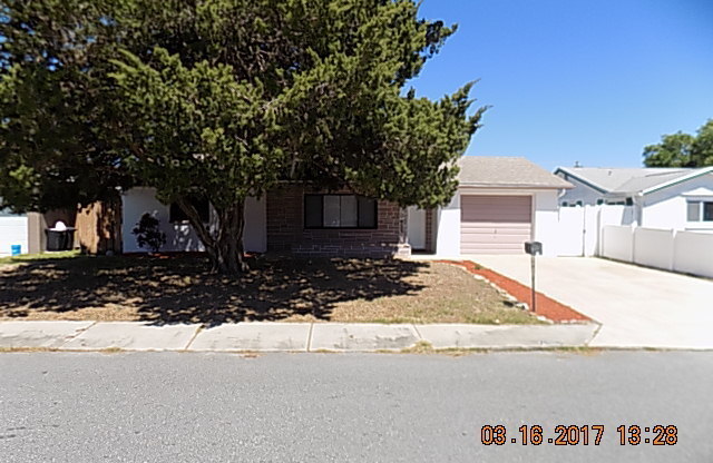 3 beds, 2 baths, $1,650