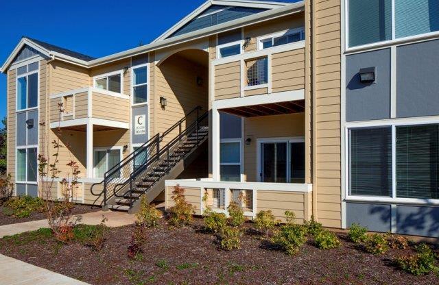 Welcome to The Landing | Townhomes and Apartments in Oregon City