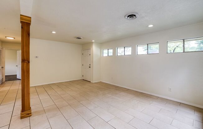 Cute 2 Bedroom 1 Bath- Walking Distance to TCU