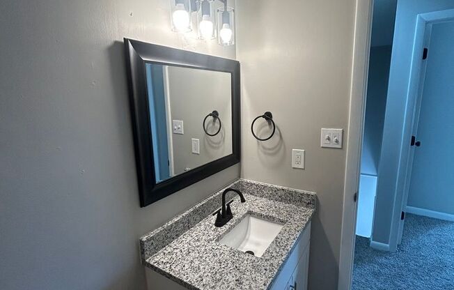 2 beds, 1.5 baths, 1,100 sqft, $1,090, Unit 720-B