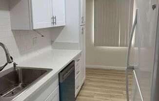 3 beds, 1 bath, $2,895, Unit 5603