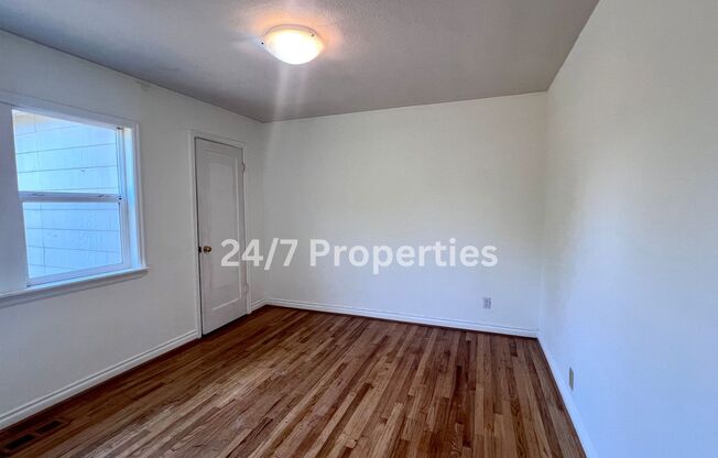 2 beds, 1 bath, $2,595