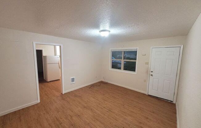 1 bed, 1 bath, $825, Unit Unit 283 1/2