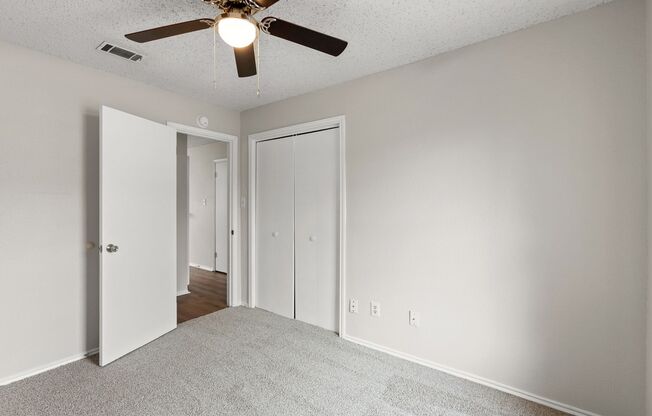 2 beds, 1 bath, $950, Unit 11