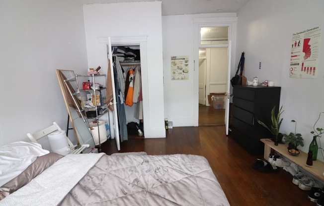 3 beds, 1 bath, $4,595, Unit 6