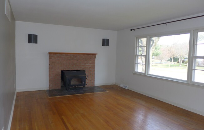 Beautiful 3 Bed/3 Bath Ranch Style Home in Annapolis for Rent!