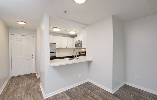 2 beds, 2 baths, 865 sqft, $2,350, Unit 2-204