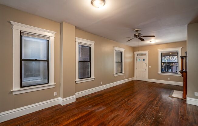 2 beds, 1 bath, $1,675, Unit 860 Summit St.