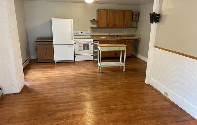 3 beds, 2 baths, $3,000