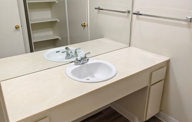 2 beds, 1 bath, 923 sqft, $1,855, Unit 140126