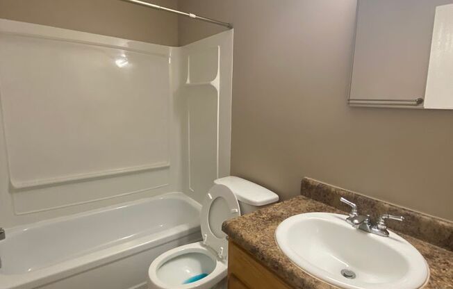 2 beds, 1 bath, 869 sqft, $1,139, Unit 12746T