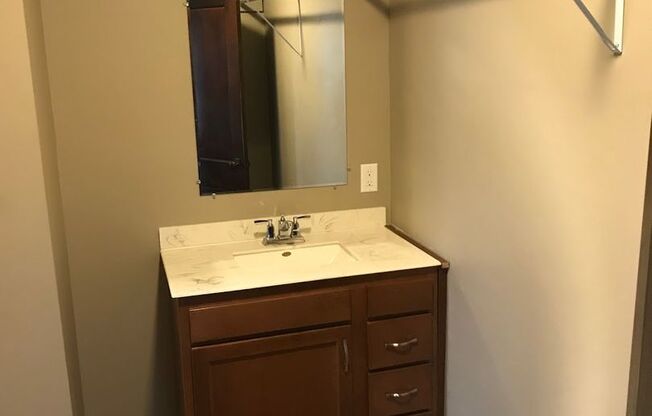 Studio, 1 bath, $600, Unit 531 S 18th St-203