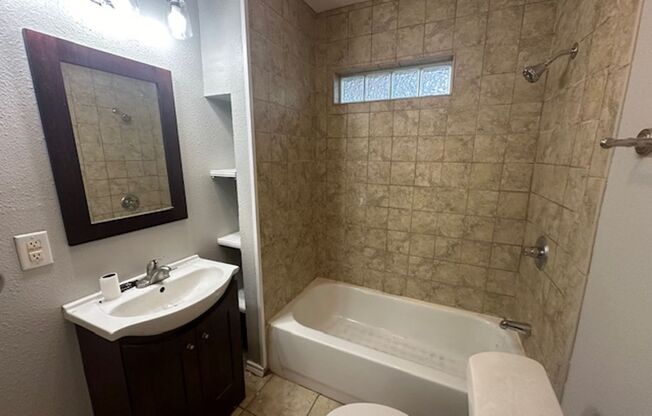 2 beds, 1 bath, $1,095