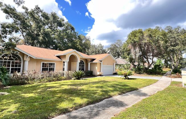 BEAUTIFUL 3 Bed and 2 Bath home in APOPKA!!