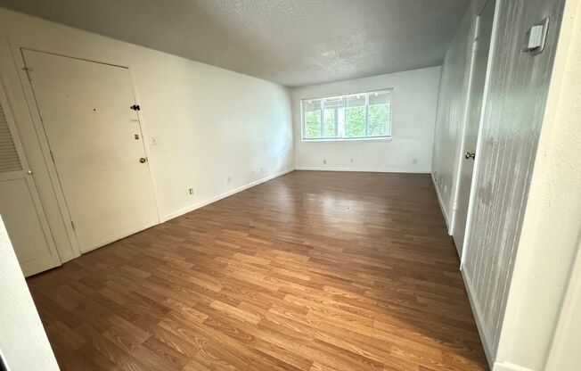 2 beds, 1 bath, 974 sqft, $1,700, Unit D