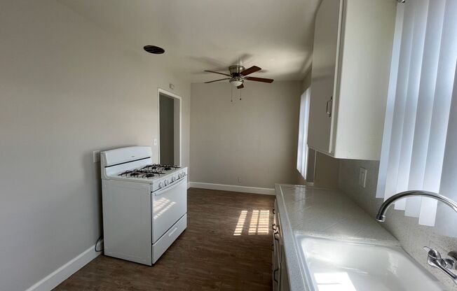 LAST 1 Bedroom/ 1 Bathroom Apartment Available!