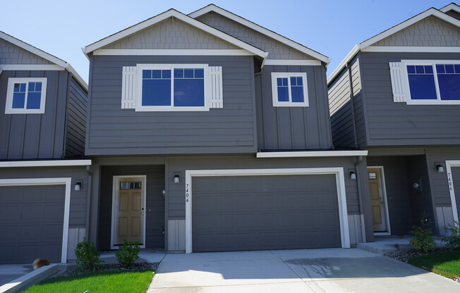 LIKE NEW TOWNHOME FOR RENT IN THE SIFTON AREA - 7404 NE 136th Ave