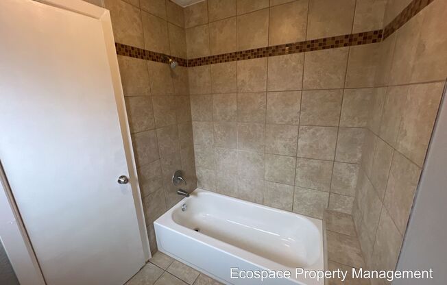 2 beds, 1 bath, $1,900, Unit B