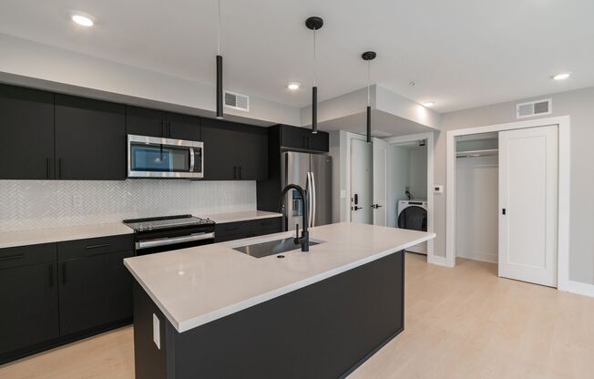 1 bed, 1 bath, 735 sqft, $1,650, Unit 501