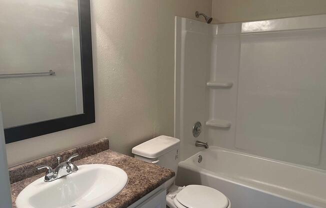 2 beds, 1 bath, 730 sqft, $1,360