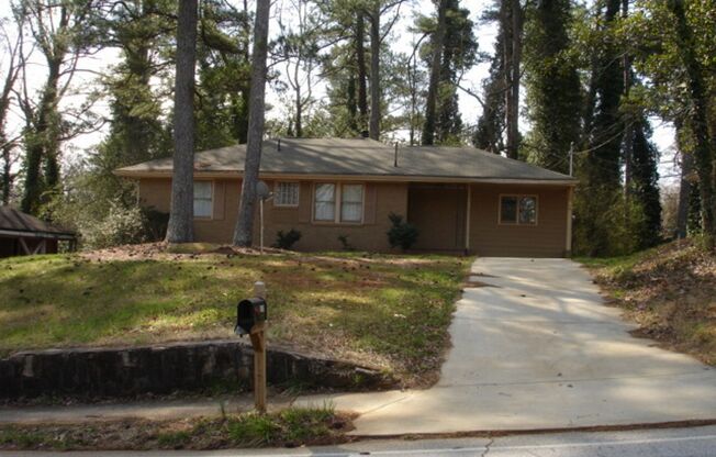 Beautiful home in Dekalb, minutes away from I-20 and I-285! Must see!