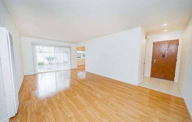 2 beds, 1 bath, $2,350, Unit B