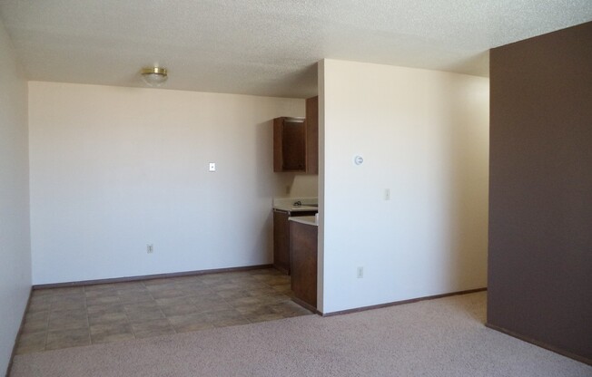 2 beds, 1 bath, 700 sqft, $755, Unit 705-24