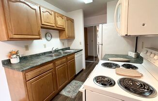 2 beds, 1 bath, 875 sqft, $850, Unit 105
