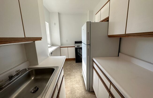 1 bed, 1 bath, 572 sqft, $1,400, Unit Old King Edward 37