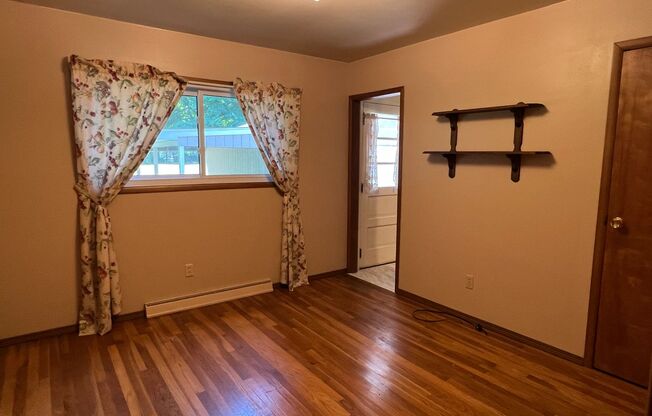 3 beds, 1 bath, $1,400