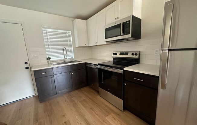 1 bed, 1 bath, 563 sqft, $1,370, Unit 220