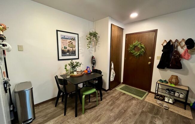 1 bed, 1 bath, $995, Unit 10