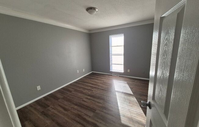 2 beds, 1 bath, 945 sqft, $1,100, Unit 4001D