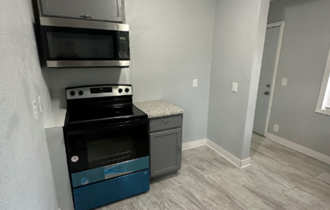 3 beds, 1 bath, $1,000