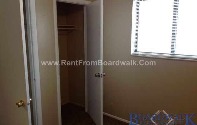 3 beds, 1 bath, 1,271 sqft, $1,500, Unit 233 E Julie Anna