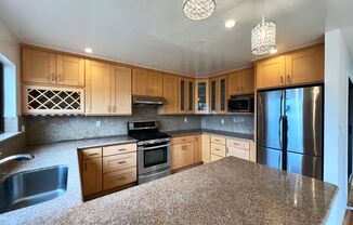 4 beds, 2.5 baths, $4,680, Unit UNIT UPSTAIRS