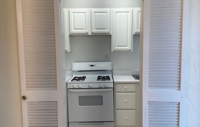 2 beds, 2 baths, 1,303 sqft, $2,200, Unit New King Edward 202