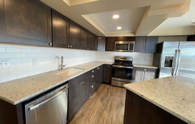 4 beds, 2 baths, 2,200 sqft, $4,500, Unit 1401