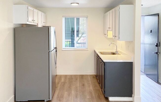 3 beds, 1 bath, 982 sqft, $1,895, Unit 135