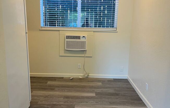 6508-2g - 725 Bennett Ave #1-12