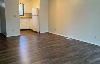 2 beds, 1 bath, $1,425, Unit 4976