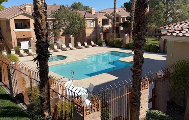 2 beds, 2 baths, $1,400, Unit Unit 2127, Bldg 32