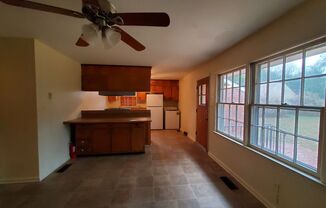 3 beds, 1.5 baths, $1,000