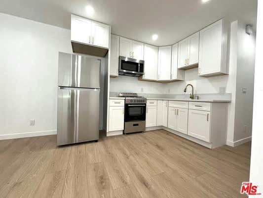 2 beds, 1 bath, 700 sqft, $2,895