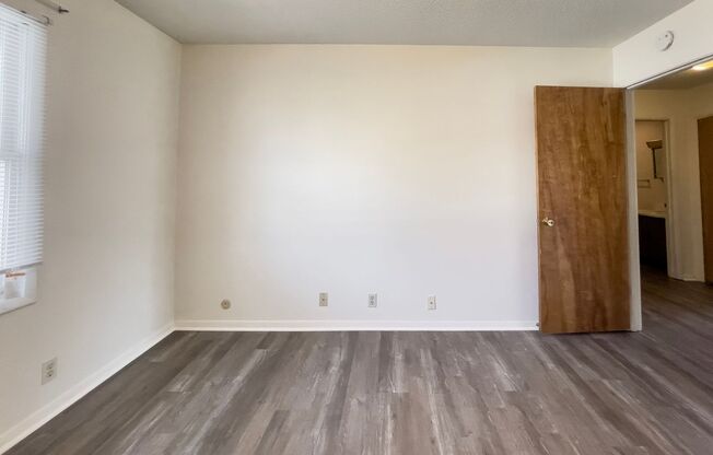 2 beds, 1 bath, 907 sqft, $895, Unit 1F