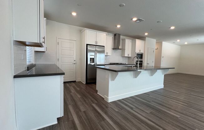 Gorgeous Like-New 4 Bedroom!
