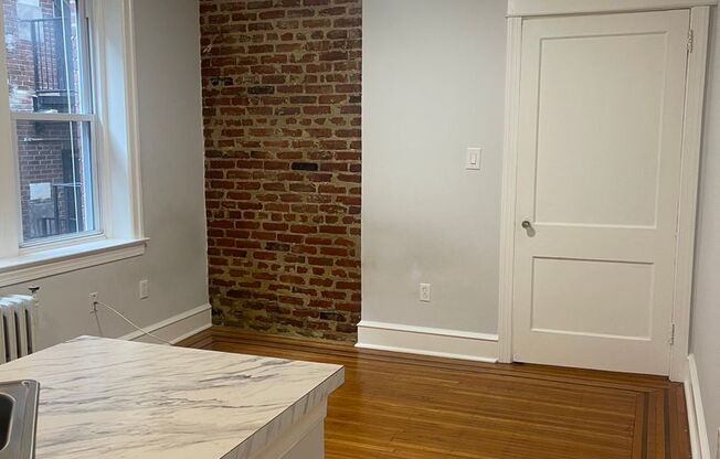 Studio, 1 bath, 330 sqft, $875, Unit 204