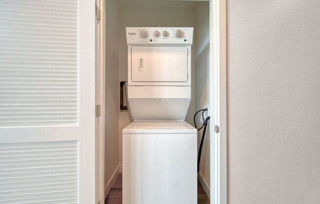 2 beds, 2 baths, 1,012 sqft, $1,810, Unit 122