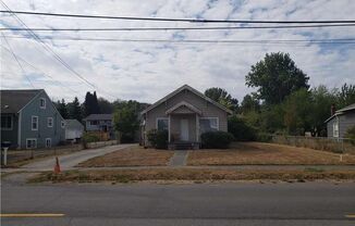 2 BD 1 BA home with easy transit